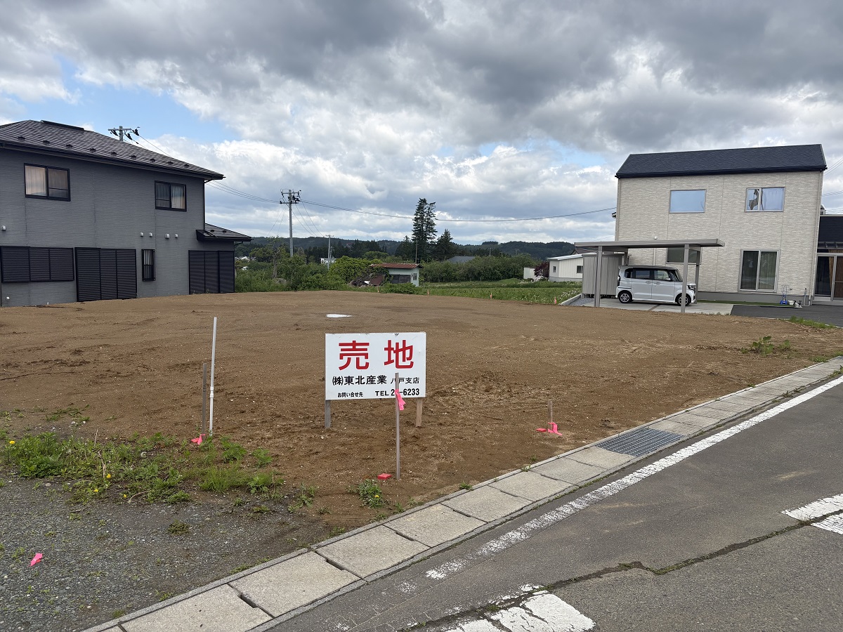 青森県三戸郡五戸町字鍜冶屋窪上ミ28-1